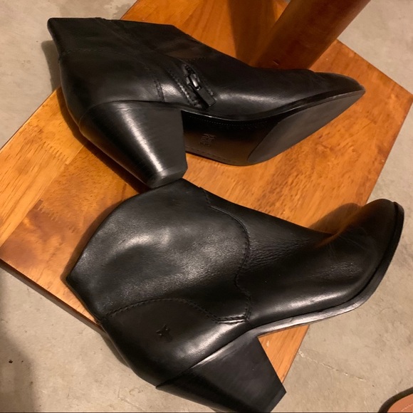 NWOT Frye Black Leather Booties 8M